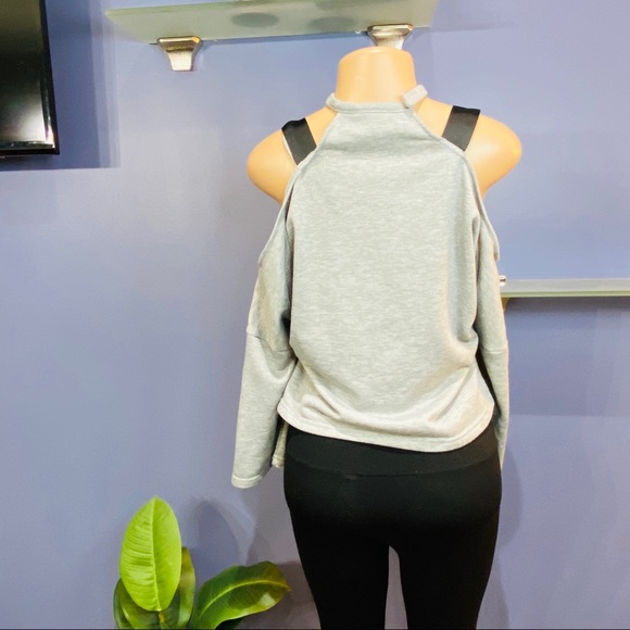 Cold Shoulder Ribbon Crop Sweater Shirt - Picture 7 of 8